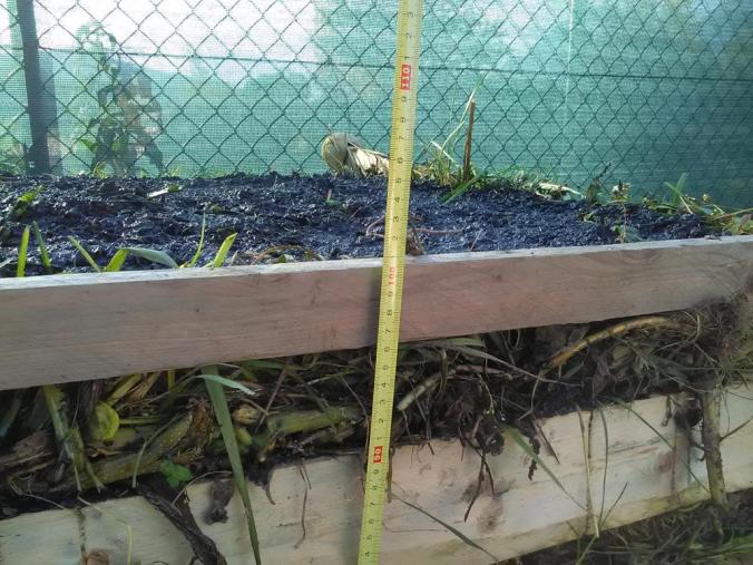 Terra_Preta_innsNeueGARTl_Stapelkompost_1m